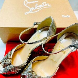 CHRISTIAN LOUBOUTIN
Platine Leather Marchavekel 100 Peep-Toe Pumps Size 39